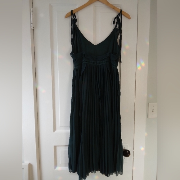 Emerald Green Tie-strap Pleated Midi Dress never a dull moment - Picture 6 of 6